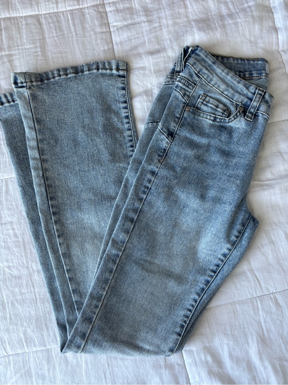 (39) 💙✨ Light Wash Flare Jeans ✨💙